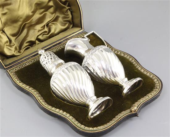 A cased Victorian silver sugar bowl and matching sifter spoon, bowl height 3 ¾”/96mm Dia 4 ¾”/120mm, Spoon Length: 5 ¾”/147mm